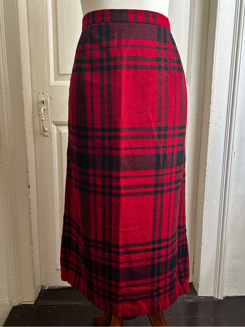 Vintage Jaclyn Smith Red Black Plaid Midi Pencil Wool Blend Skirt Holiday 12